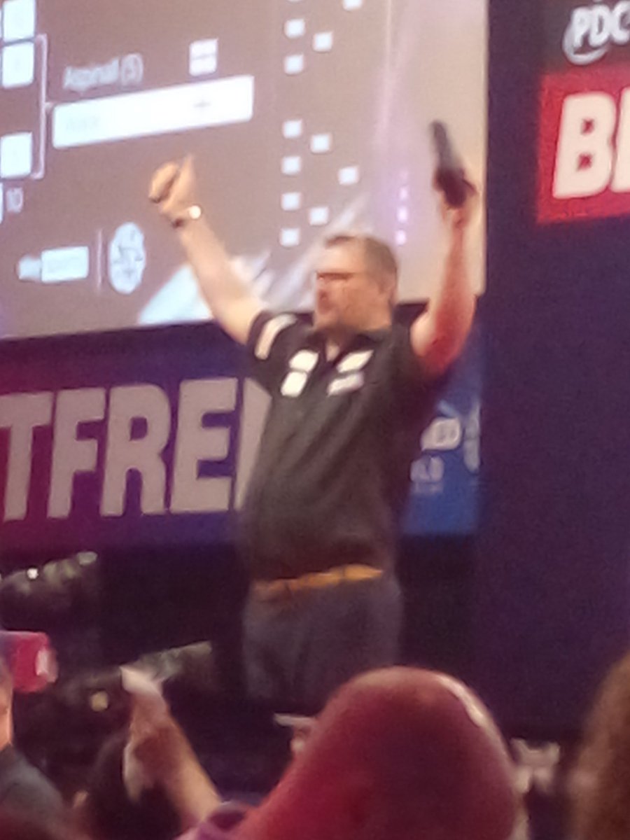 Yessss <a href="/JamesWade180/">James Wade</a> ….. Keep it going …. Behind you all the way x