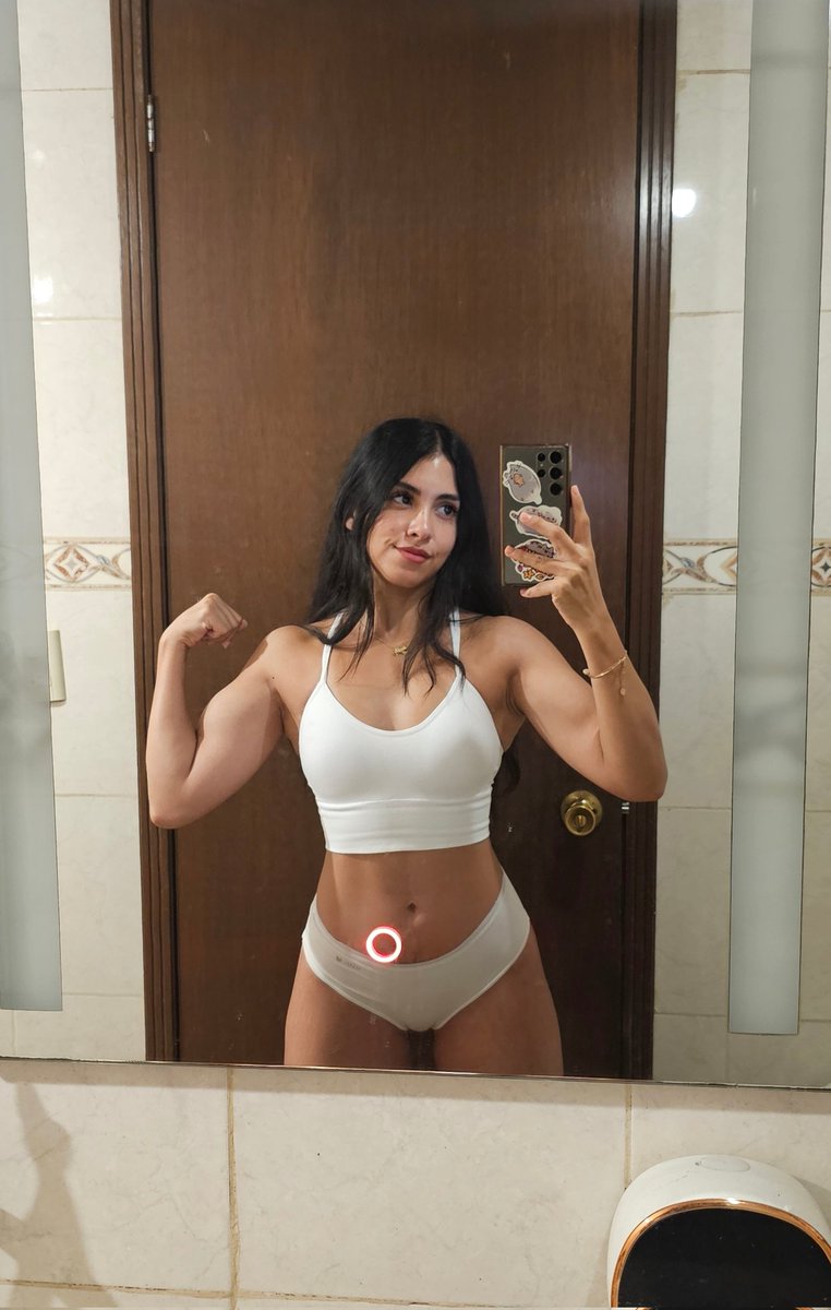 LaDarliing tweet media