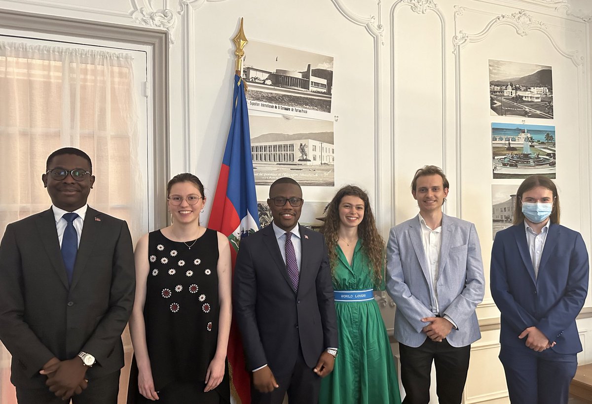 AmbassadeHaiti's tweet photo. L’Ambassade d’Haïti en France a reçu ce mardi 16 juillet 2024 la visite d’une délégation du centre de réflexion @EurasiaPeace, composée d’étudiants et de jeunes chercheurs en relations internationales désireux de découvrir l'histoire et la culture d'Haïti.
#Haiti
#Diplomatie https://t.co/WuFp86IcTS