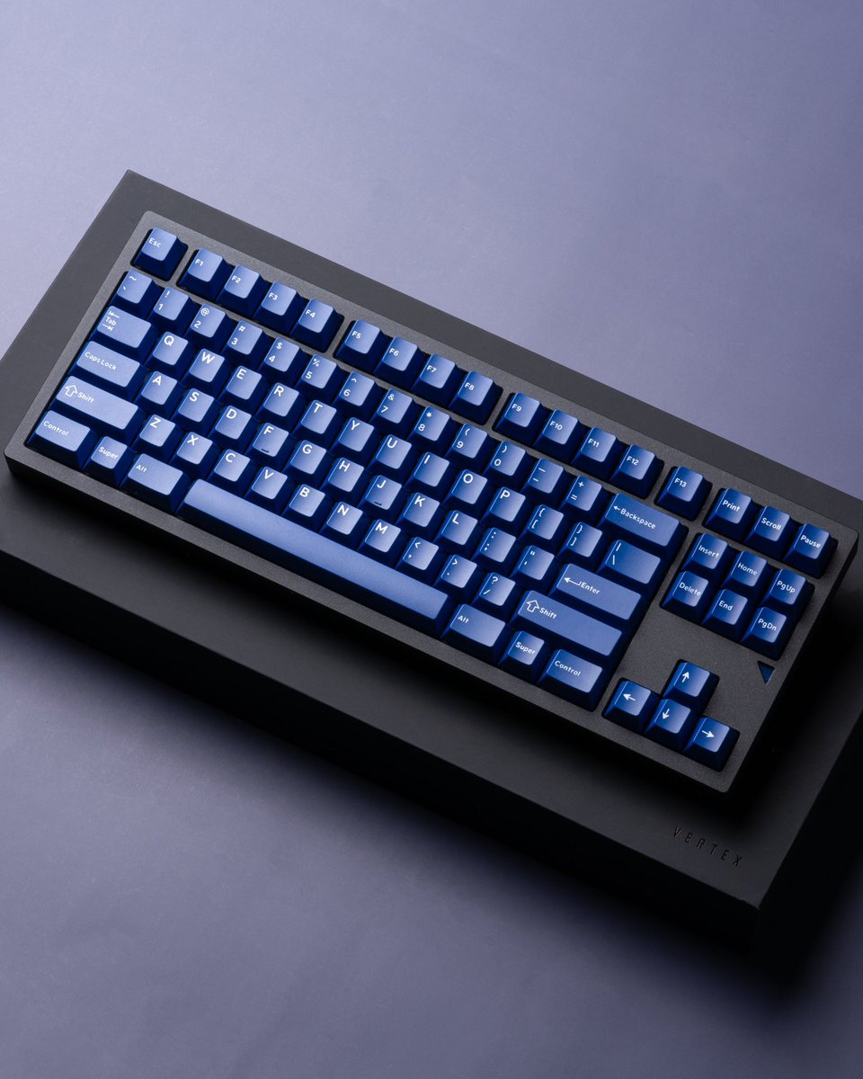 dutchmasterw's tweet photo. @drop Sapphire Keycaps just hit right! They are in stock and have insane crispy legends!! https://t.co/VlEXPTfAVE