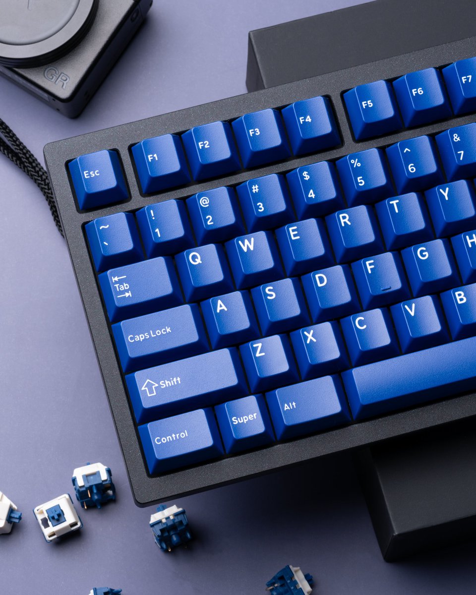 dutchmasterw's tweet photo. @drop Sapphire Keycaps just hit right! They are in stock and have insane crispy legends!! https://t.co/VlEXPTfAVE
