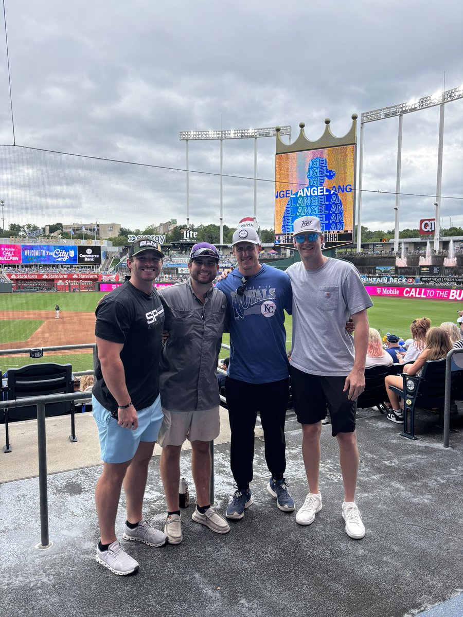 ReedHamilton_'s tweet photo. Summers are best spent at the ballpark⚾️ https://t.co/LwsyJ1gRUr