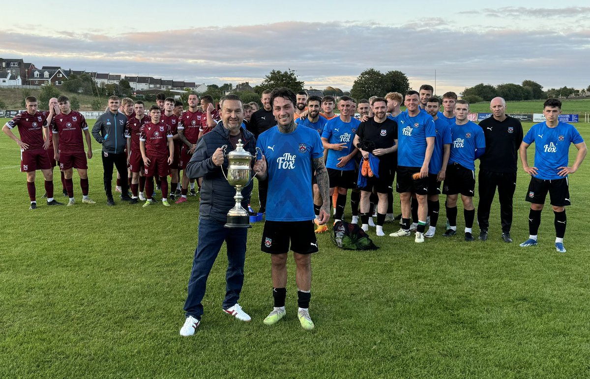 TroonFCOfficial's tweet photo. 🏆 𝗦𝗧𝗨𝗔𝗥𝗧 𝗠𝗰𝗚𝗥𝗔𝗗𝗬 𝗠𝗘𝗠𝗢𝗥𝗜𝗔𝗟 𝗧𝗥𝗢𝗣𝗛𝗬 🏆

Troon are this season’s Stuart McGrady Memorial Trophy winners, and thanks to his father Ian McGrady for presenting the trophy at full-time.

Gone, but never forgotten ❤️

🔷 #𝙈𝙤𝙣𝙏𝙝𝙚𝙏𝙧𝙤𝙤𝙣 🔷 https://t.co/e8vqFkhpMi