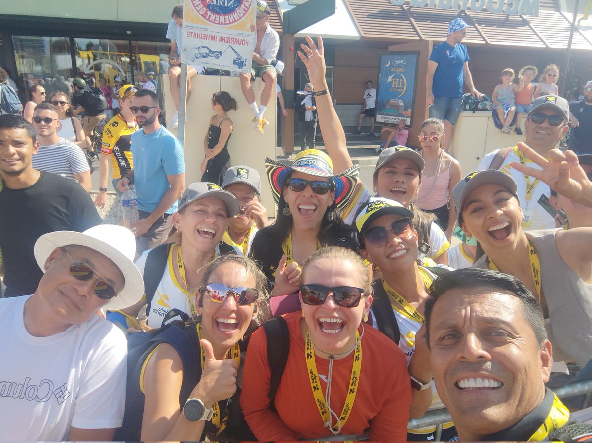 LindaGP4's tweet photo. @victorhugopenag lo máximo, encontrarlo en el @LeTour  . Orgullo #Colombiano 💛💛💛💛 https://t.co/HsH3kskpTc