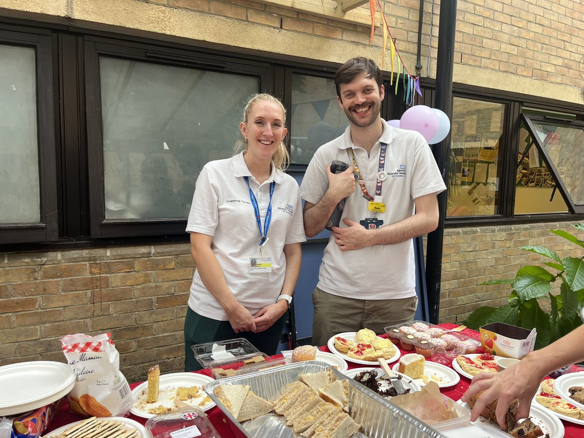 HUHGrahamStroke's tweet photo. The ☀️sun held out for our Graham Stroke unit garden party launch! Thank you to everyone who has made this garden happen! @QuinnLondonLtd @SusHealthcare Emma from Cultivating Health🌱 and @HomertonHope Monica from estates.... Emma W and the therapy team...so many more!❤️🌳 https://t.co/PmEc2TXS3A