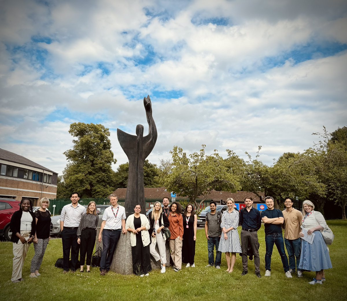 Great MDT team <a href="/GSTTnhs/">Guy's and St Thomas'</a> <a href="/RBandH/">Royal Brompton and Harefield</a> <a href="/RoyalPapworth/">Royal Papworth Hospital NHS FT 💙</a> <a href="/uhbtrust/">University Hospitals Birmingham</a> @the_matter53344 at <a href="/MLSCourse/">Mechanical Life Support</a> today with good spots for changes to consider  for national algorithms

Hope to see lots of you at the #UKECPR24 Summit <a href="/RoySocMed/">The Royal Society of Medicine</a> on 23 September - early bird and abstracts by end of July!