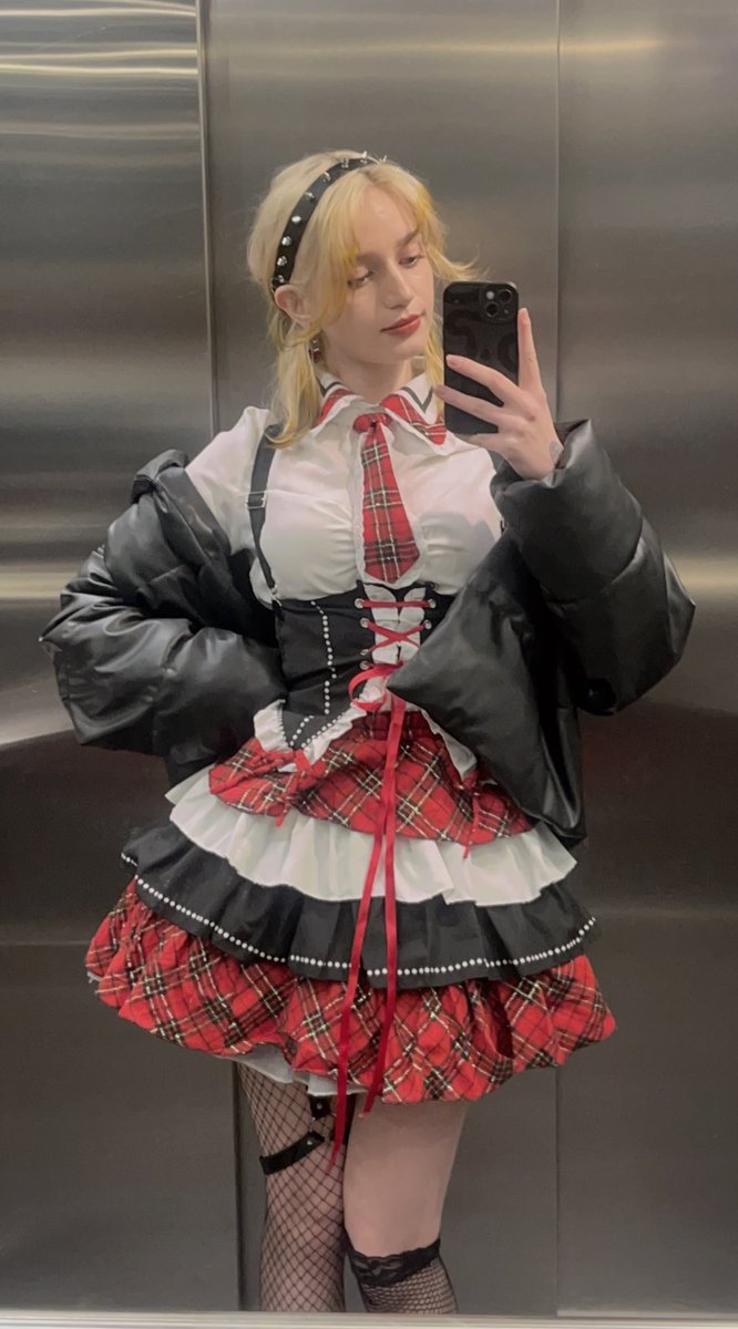 MoonDaysok's tweet photo. It matches my clothes 🥺 https://t.co/cizmsatwnx