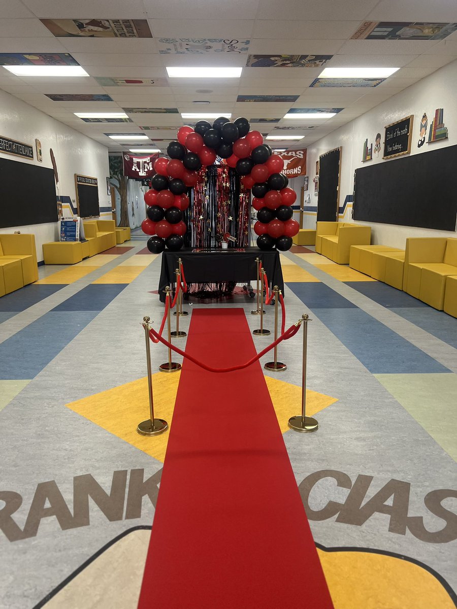 EAldaco_WDS's tweet photo. What a great start to the school year!FME teachers are ready to kick off the school year! Thank you for welcoming me into your Eagles’ Nest @fmeeagles @villalba_eric @Ymgomez1964 https://t.co/ZH7G8Wh27x
