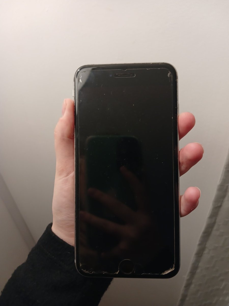 DaaiVacarini's tweet photo. Comunidad de X: Hoy por mi amigo, mañana por ustedes.
Hace 9 años que tiene el iPhone 6S plus y aún le funciona 😱 merece que #Apple le regale uno nuevo 🫶🏼
Vamos con los ❤️ y los RT
#iPhone #iphone6 #iphone6splus #AppleMusic @AppStoreES @A_iPhone @Apple https://t.co/aHfC3zccqN