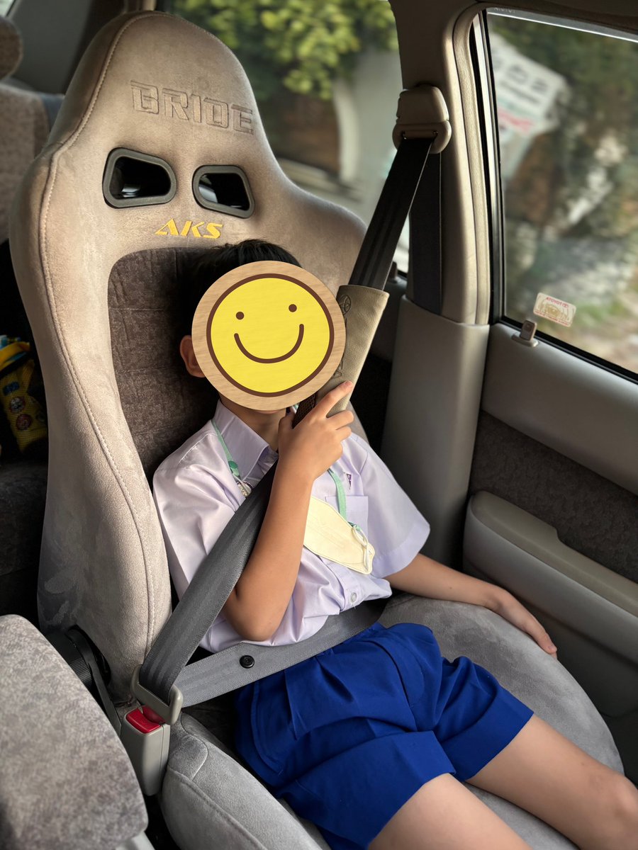 aumkorpob's tweet photo. Fasten seat belt
#bride #euroII
#toyota #sprinter #ae114 https://t.co/Ik4jPEIa8z