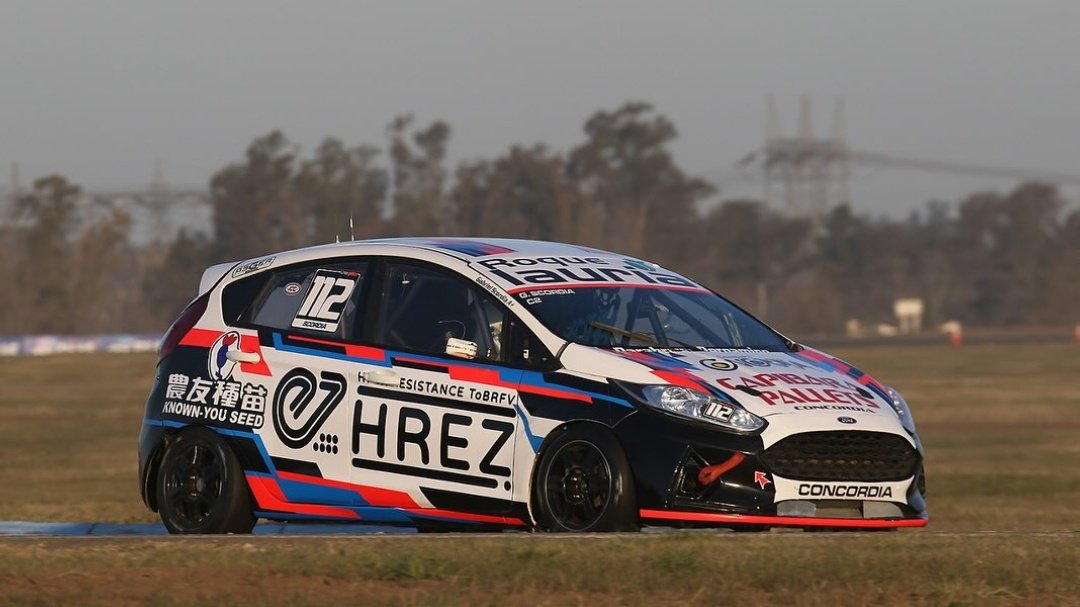 aguante_tn's tweet photo. Gabriel Scordia deja las pistas, tras 15 años como piloto en el #TurismoNacional el piloto que estaba a bordo de un #FiestaKinetic en el equipo Ale Bucci Racing, cuelga los guantes y el casco https://t.co/sNko3ooyQ9