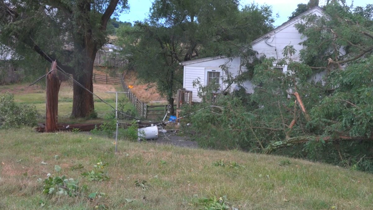 Aubrey Urbanowicz (@weatheraubs) on Twitter photo Large tree on a house in Middlebrook from our reporter <a href="/WHSVStaley/">Mike Staley</a>
500 Block of Middlebrook Rd & Oak Springs Lane
Thankfully no one was injured
Also transformer caught fire and collapsed right in front of the house. WOW
<a href="/NWS_BaltWash/">NWS Baltimore-Washington</a> Large tree on a house in Middlebrook from our reporter <a href="/WHSVStaley/">Mike Staley</a>
500 Block of Middlebrook Rd & Oak Springs Lane
Thankfully no one was injured
Also transformer caught fire and collapsed right in front of the house. WOW
<a href="/NWS_BaltWash/">NWS Baltimore-Washington</a>
