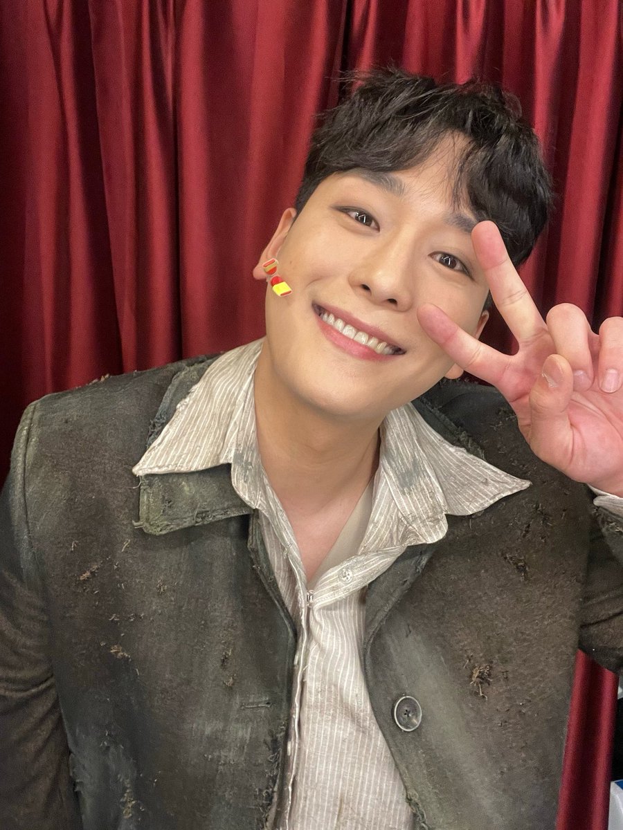 2017 햄릿부터 2024 박열까지
함께 성장해나가는 동지들과📸
데일 것 같이 뜨겁고, 터질 것 같다
그리고 이 모든 순간들에 감사한다