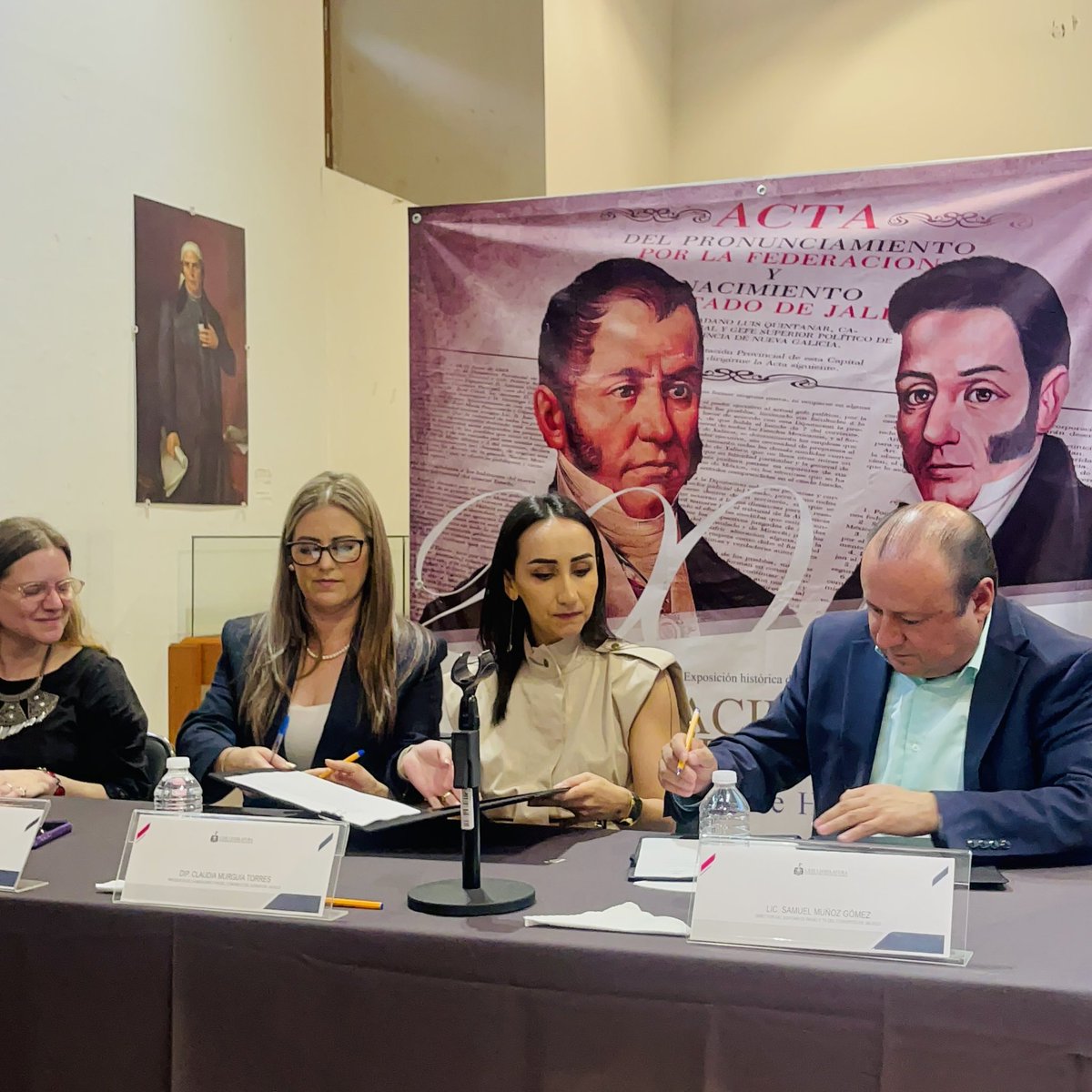 SamuelMunozG's tweet photo. Estoy muy contento por el reciente convenio firmado entre el Congreso de Jalisco y ALCAP, porque tengo la fortuna de ser parte de ambas instituciones. Este acuerdo refuerza nuestros lazos con los canales legislativos de América Latina. https://t.co/8iXPsg2Eqt