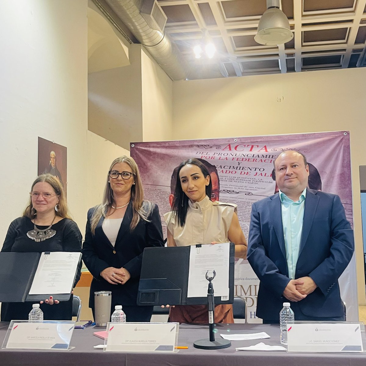 SamuelMunozG's tweet photo. Estoy muy contento por el reciente convenio firmado entre el Congreso de Jalisco y ALCAP, porque tengo la fortuna de ser parte de ambas instituciones. Este acuerdo refuerza nuestros lazos con los canales legislativos de América Latina. https://t.co/8iXPsg2Eqt