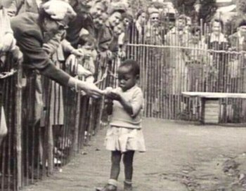 fakealber's tweet photo. Francia tenía un zoológico humano hasta la semana pasada y ahora se hacen los moralistas https://t.co/L2OzKYcUWo