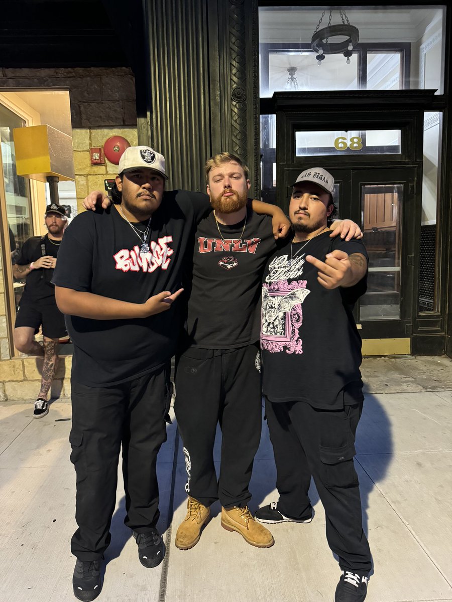 Big dawgs in JOLIET ILLINOIS