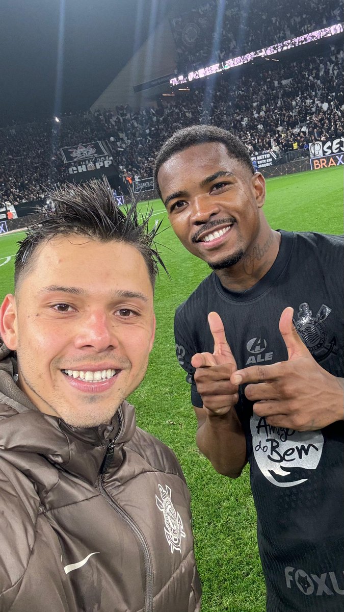 A SELFIE DOS AUTORES DOS GOLS DA VITÓRIA!!! 🖤🤳🏽

#VaiCorinthians