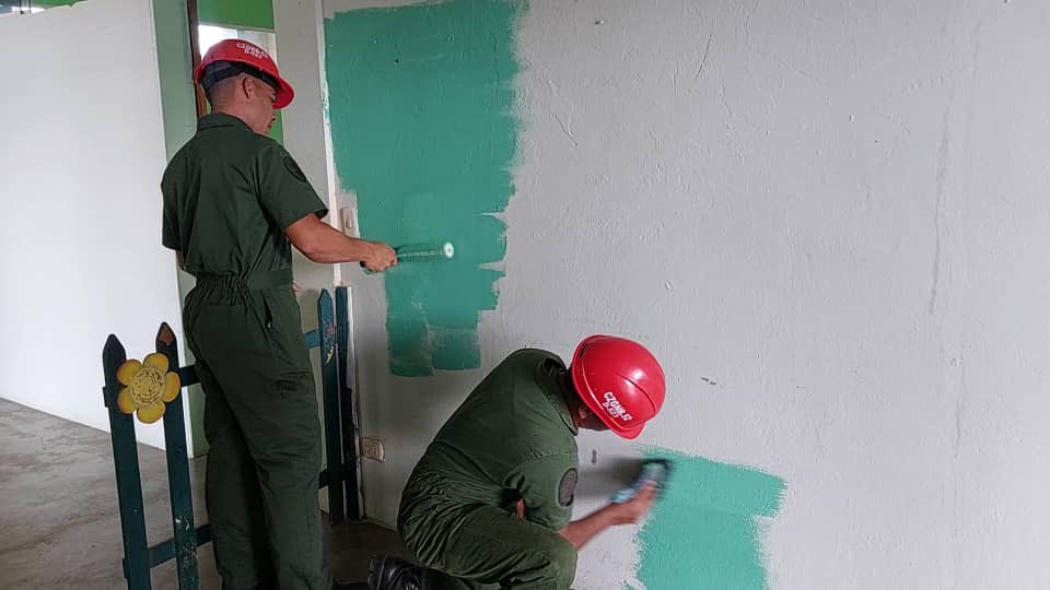 zodi51_anz's tweet photo. Hay ruido de sables en los cuarteles, hay ruido de palas y picos en las calles de Cumanacoa, también suenan los rastrillos de las Bricomiles. Mientras más se nos sancione y se nos bloquee, más ruido escucharán de todos nuestros instrumentos de trabajo por la defensa de la Patria https://t.co/i4bTUNaDOw