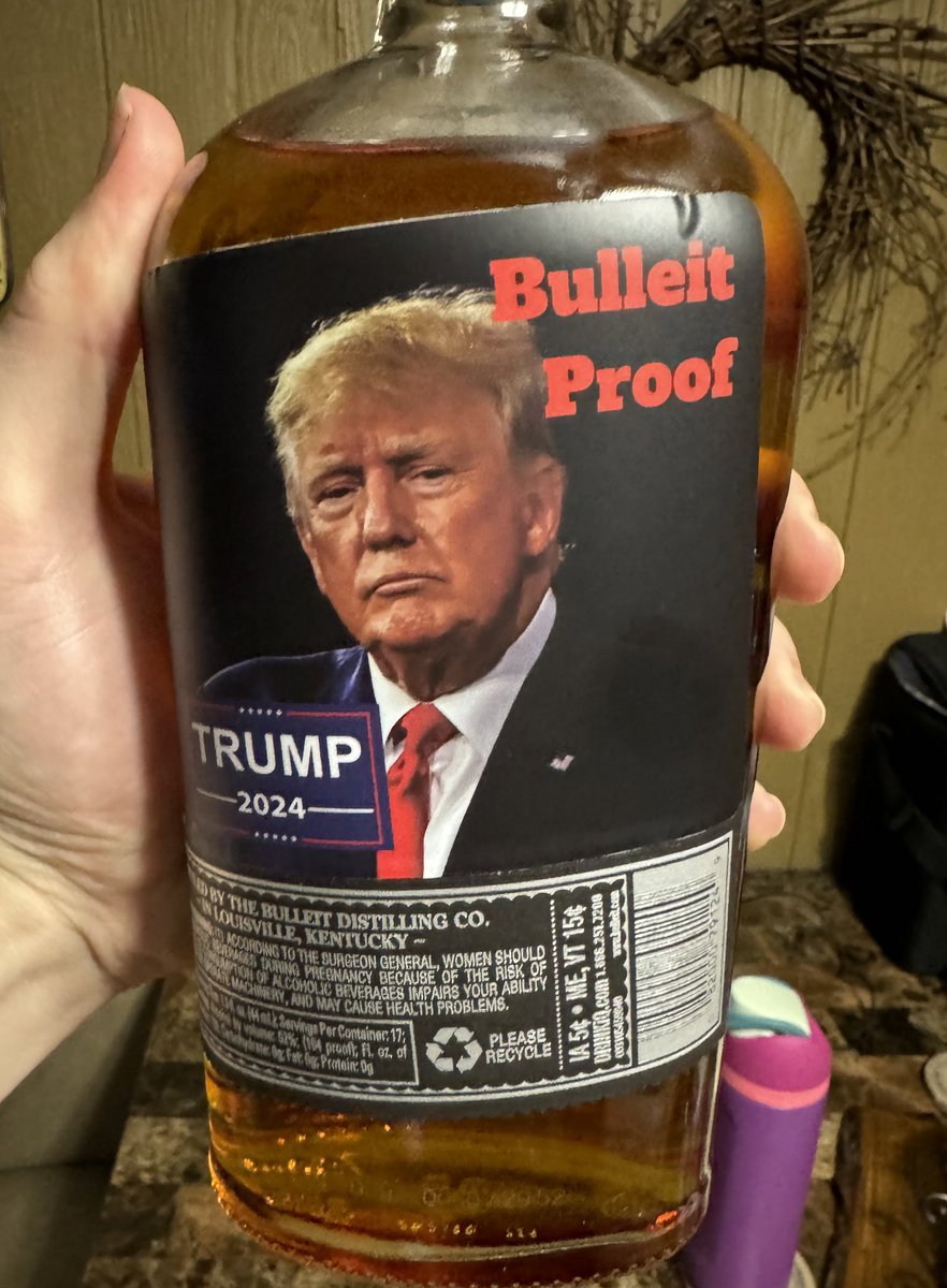 CantEverDie's tweet photo. my uncle found the most insane whiskey https://t.co/IgdJgpcEpl