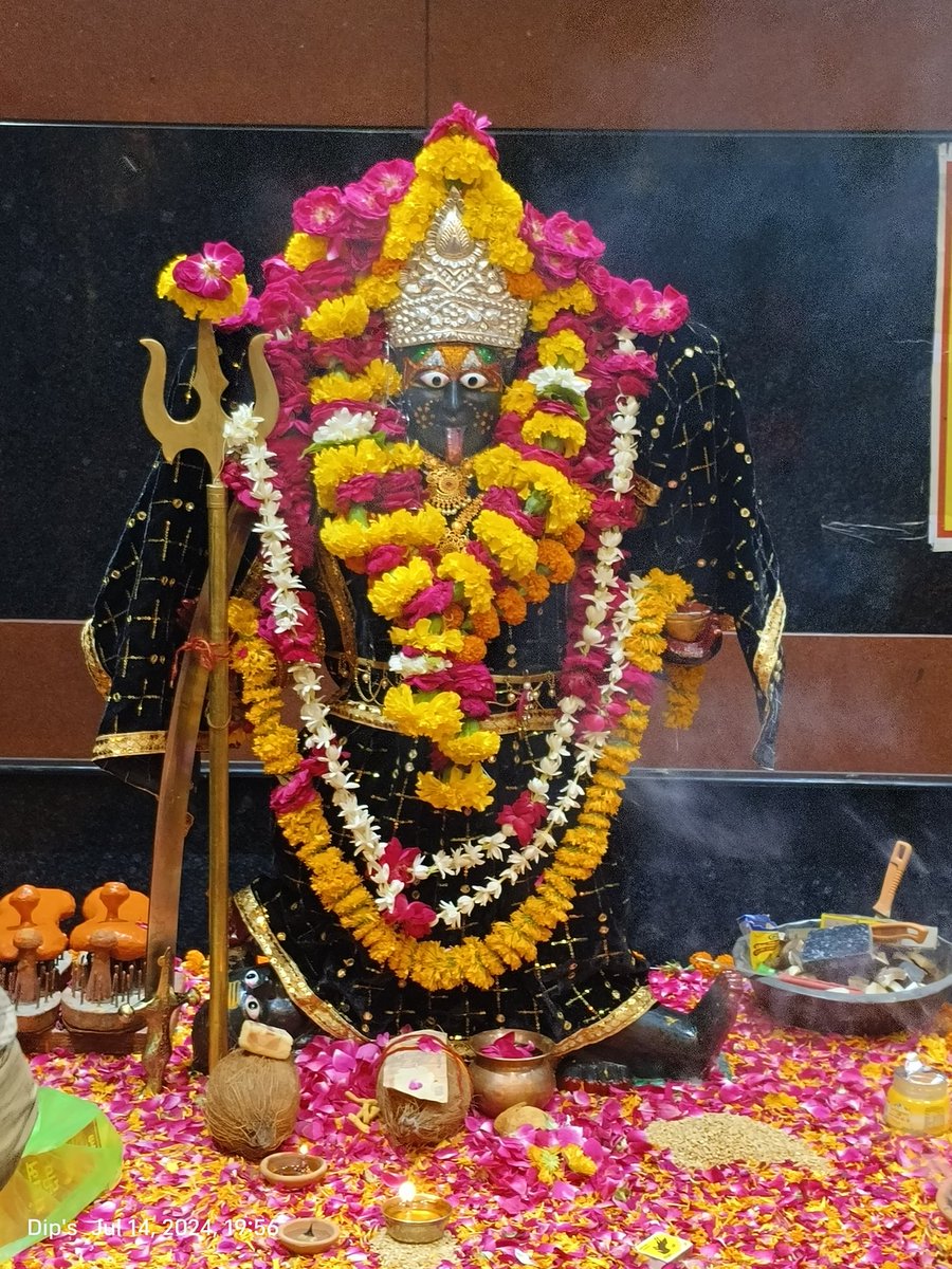 Dips_gaur's tweet photo. 15 अगस्त से वास्तविकता के साथ स्वीकार कर लीजिएगा की सनातनी भगवा वाहक की पताका को पकड़ने वाला सरदार पुनः लौट आया है। विपरित परिस्थितियों में भी जो भगवा को ना छोड़े एवं बदलाव के उदय के लिए रण में खड़ा रहें।
#रण_में_भगवाधारी 
@BhagwaSardaar https://t.co/MKXSjFBsDv