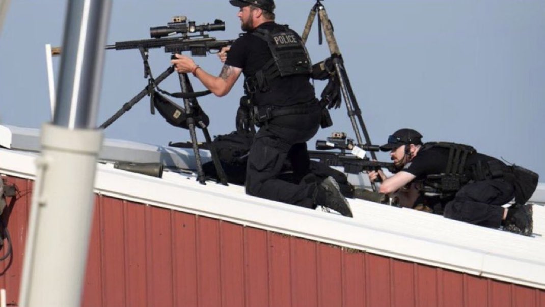 Dis Secret Service Director was rite. Dat roof was 2 steap for dem army guys.