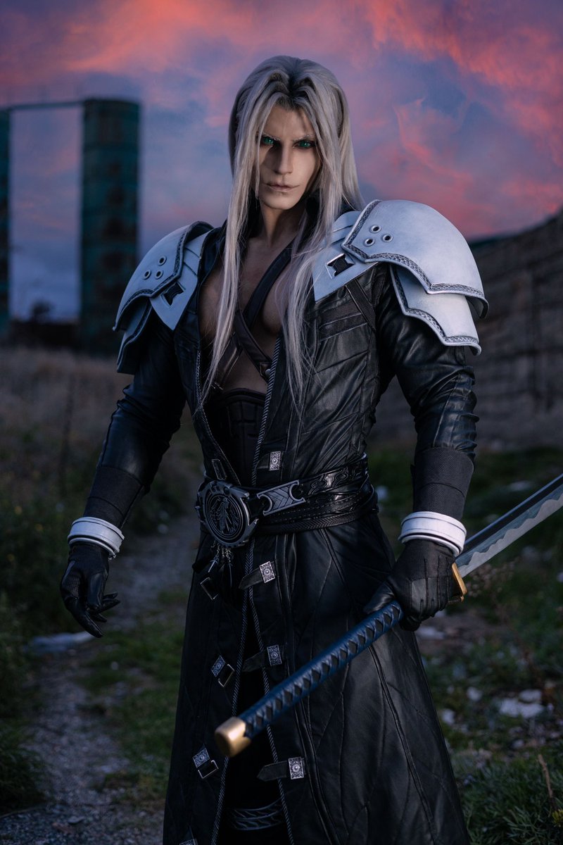 Taryn_Cosplay's tweet image. One Winged Angel 🖤 Me as #Sephiroth 
Creating this costume took so much effort.. but I can feel happy :3

#FinalFantasy #FinalFantasyVIIRebirth