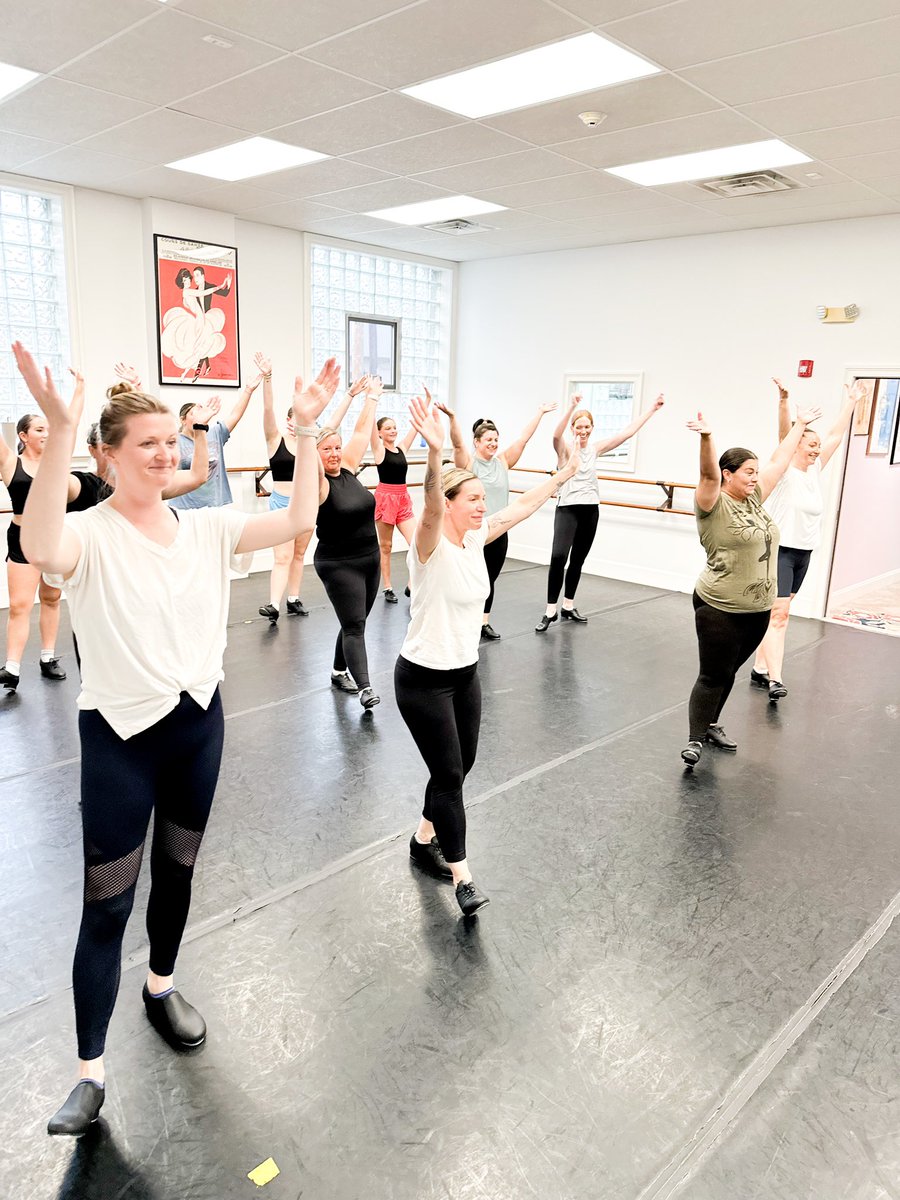 LeggzLtd's tweet photo. Back to dance!
Adult tapping fun!

#wedanceatleggz #adulttap #tap #summerdance https://t.co/CvYHDwmBfH