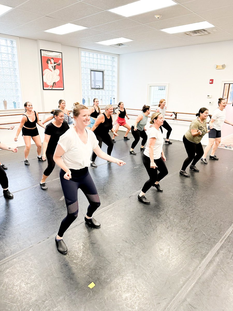 LeggzLtd's tweet photo. Back to dance!
Adult tapping fun!

#wedanceatleggz #adulttap #tap #summerdance https://t.co/CvYHDwmBfH