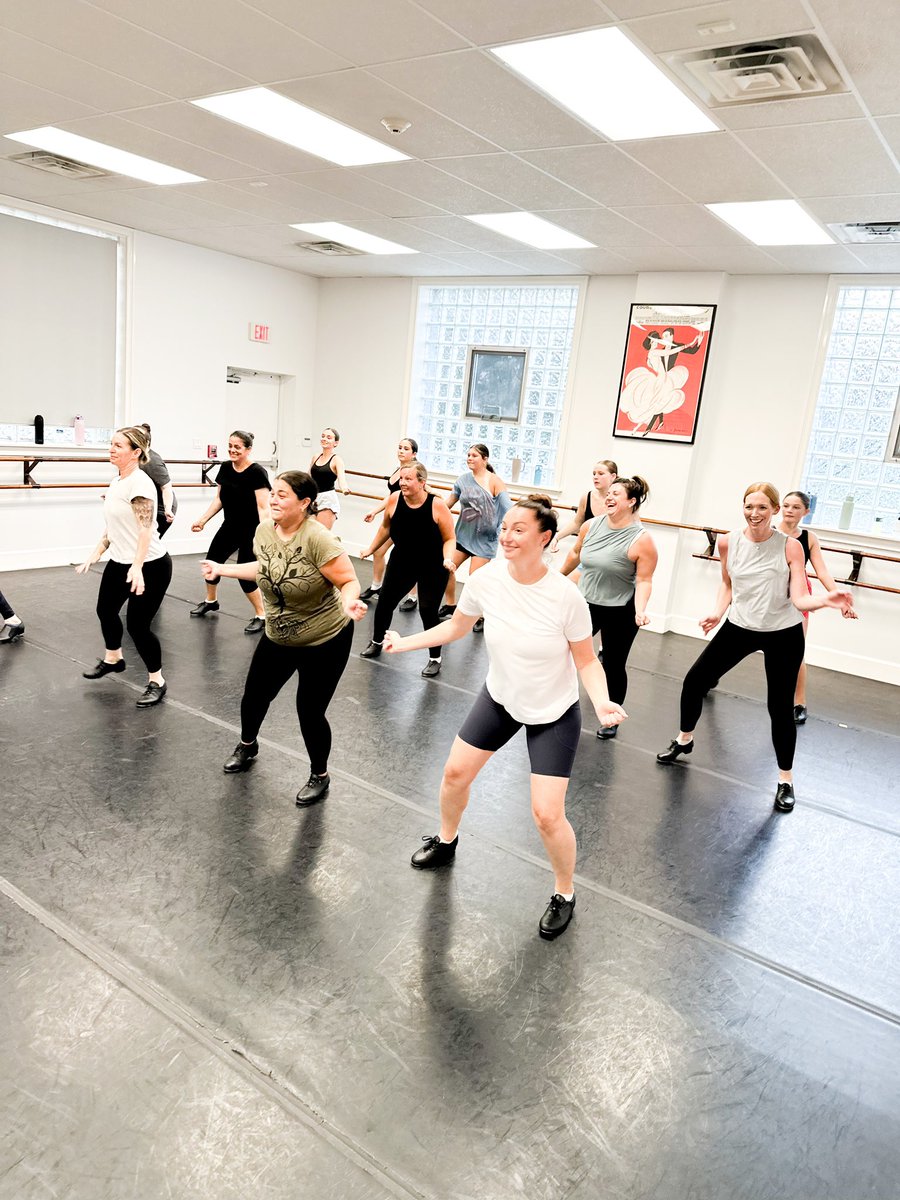 LeggzLtd's tweet photo. Back to dance!
Adult tapping fun!

#wedanceatleggz #adulttap #tap #summerdance https://t.co/CvYHDwmBfH