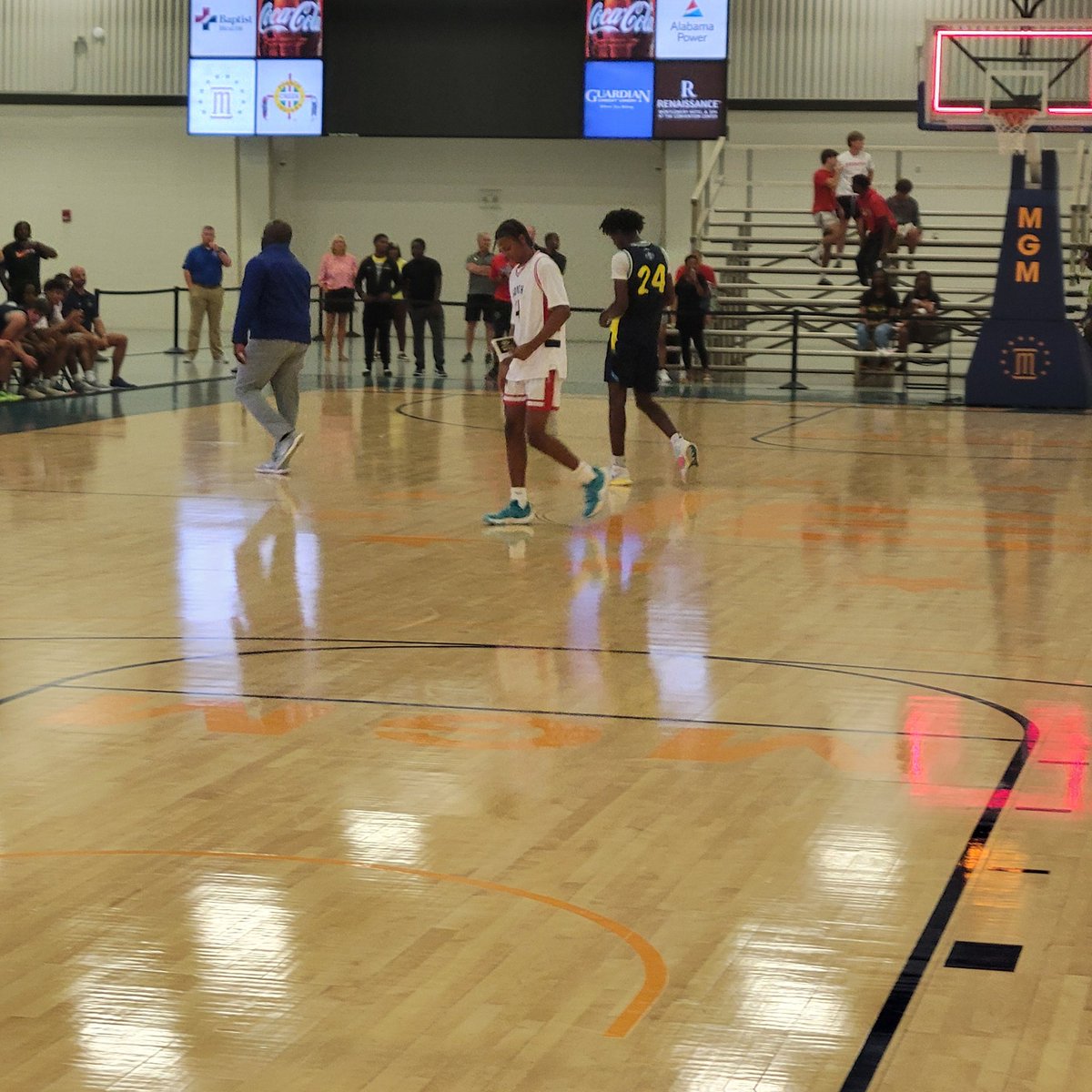 Congratulations to <a href="/_jaydenwilliams/">Jayden Williams (jayrilla) 🎭</a> North MVP and <a href="/Desmond_2025/">Desmond Williams</a> for  South  MVP