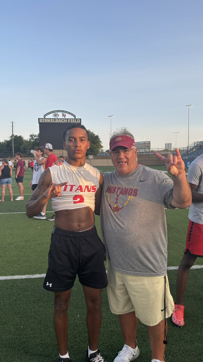 Cjefferson2025's tweet photo. had a great time at Midwestern State camp balled out and earned stand out player in position group @MustangsDC @coachvmsu https://t.co/r25EXv3XQm