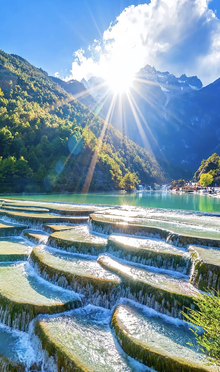 MingyanZhao68's tweet photo. Blue Moon Valley in Lijiang (Lost Horizon). https://t.co/StLZDke5Gu