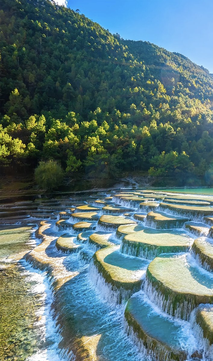 MingyanZhao68's tweet photo. Blue Moon Valley in Lijiang (Lost Horizon). https://t.co/StLZDke5Gu