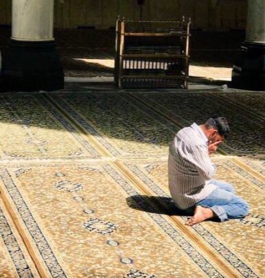 #انتحار_فتاه_بدون
"قلبٌ مع الله اتّصل، بالله قل لي: هل يُضام !!"