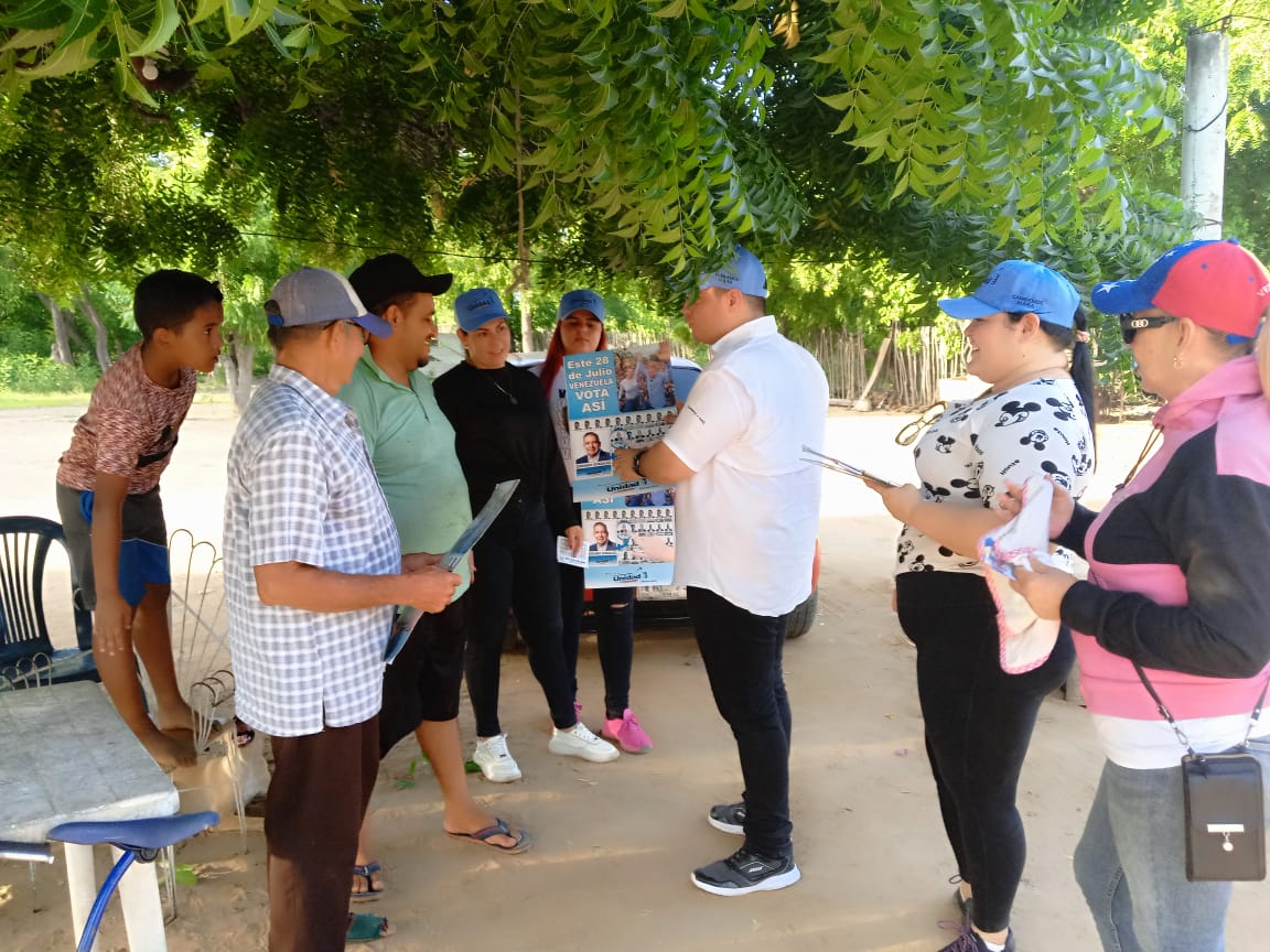 OrgMaraOficial's tweet photo. #16Julio
Ahora desde la parroquia San Rafael casa a casa hablando con nuestra gente, llevando el mensaje del cambio y la unidad porque esta lucha es hasta vencer! @EdmundoGU PRESIDENTE!

 @ADOrganizacion_ https://t.co/6vJkdGViQy