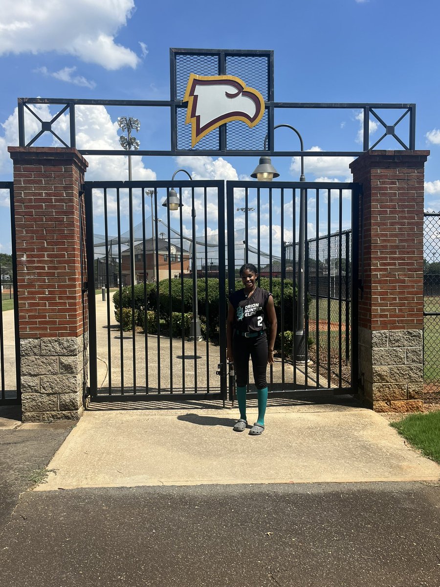 Had a very fun and educational camp today at <a href="/Winthropsoftbal/">Winthrop Softball</a> !! Thank you coaches I had a great time!🥎<a href="/OHE18UNational/">OHE 18U Kellogg/Miller</a> <a href="/ohesoftball/">Orion Hunter Elite (OHE)</a> <a href="/Erron_2K_Burton/">Erron Burton</a>