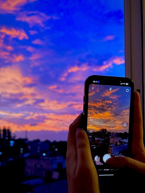 CEOofSunsets's tweet photo. me whenever the sky looks pretty https://t.co/YYhgTa4NAl