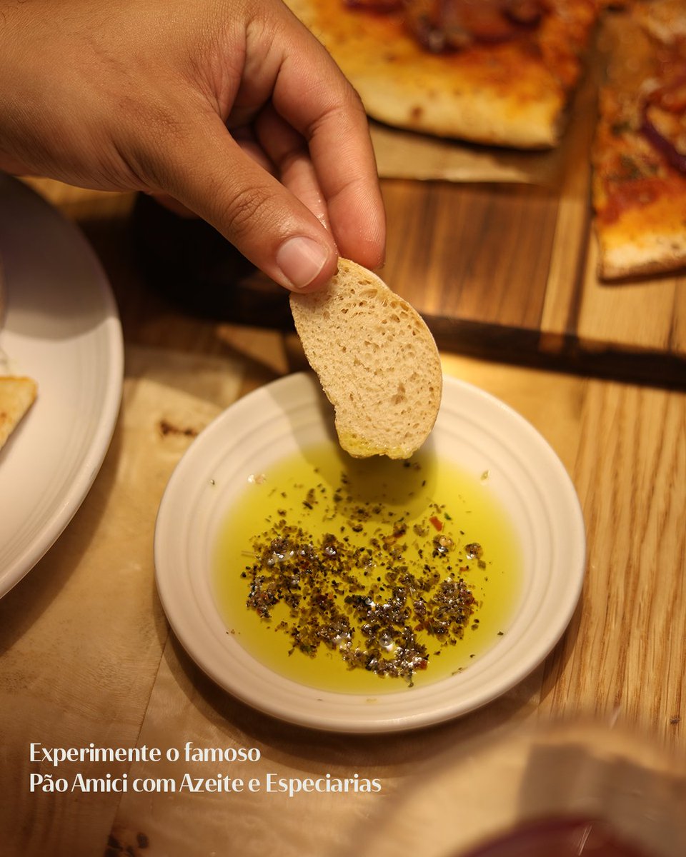 Já experimentou o nosso Pão Amici com Azeite e Especiarias? È vero gostoso! 🤌 #Abraccio #CozinhaItaliana