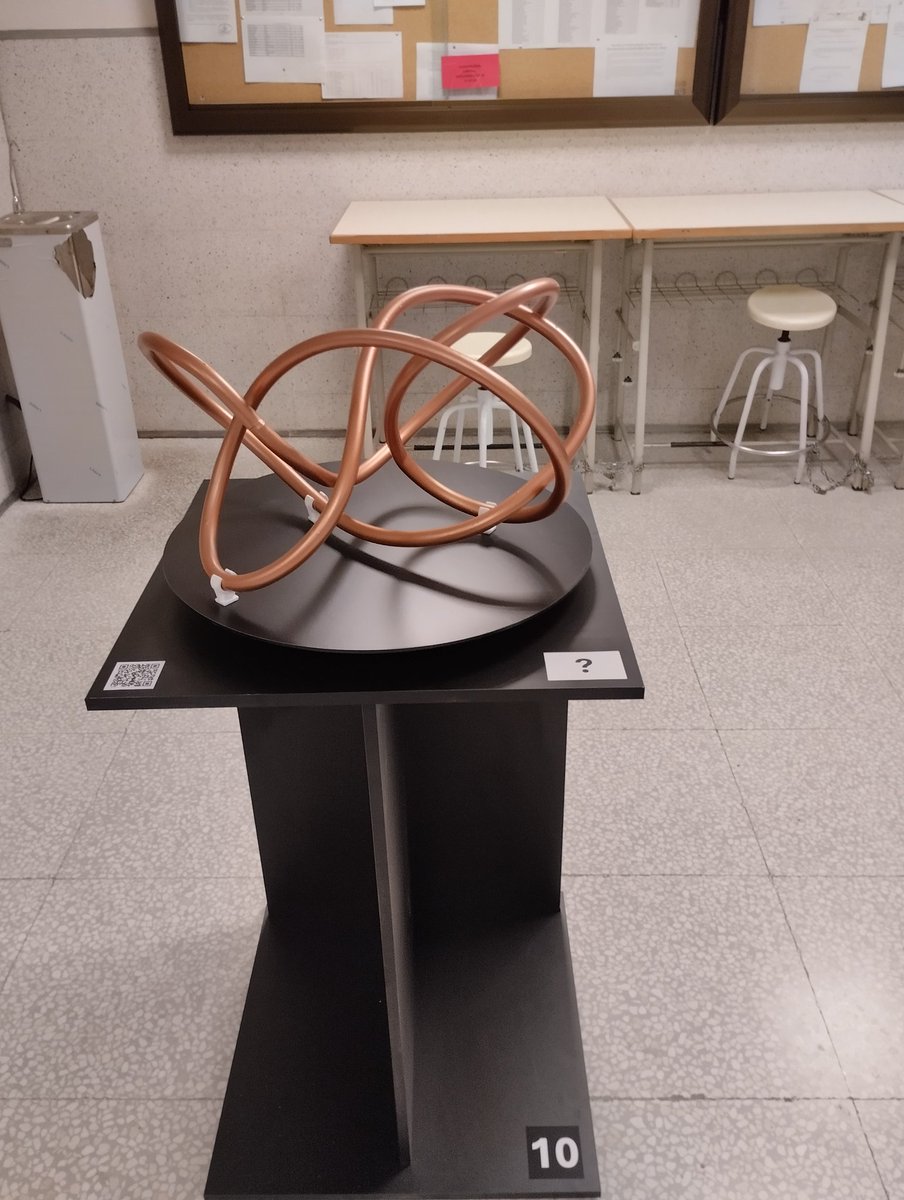 El equipo de Nudos, Marithania Silvero, Juan Gonzalez-Meneses y Paco Vega en el <a href="/ECM2024Sevilla/">ECM2024 Sevilla</a> . Si aún no has visto esta exposición tienes hasta el viernes por la tarde en la <a href="/ETSIngenieria/">ETS de Ingeniería</a> de <a href="/unisevilla/">Universidad de Sevilla</a> 
institucional.us.es/exponudos/inde…