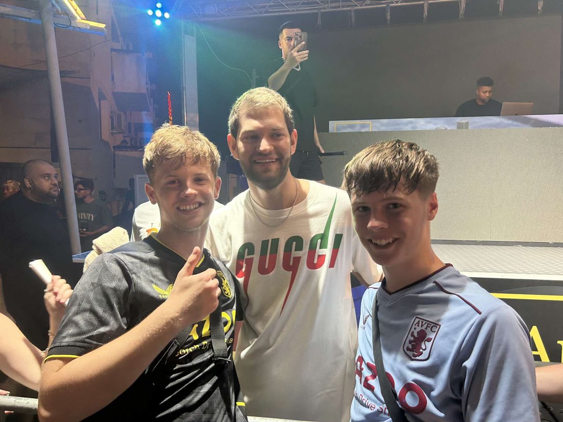 broady_6's tweet photo. #avfc #utv @NathanDawe https://t.co/gCWM0Lr9fN