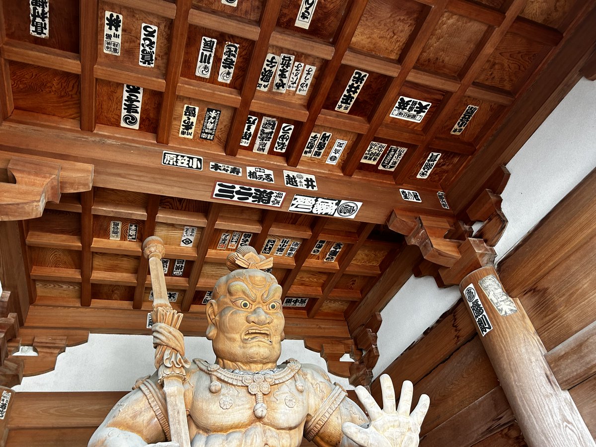 自分を強くした考え方

1. 辛い時ほど「優しさ」は自分に
2. 周りの人と自分を比べない
3. 完璧を目指さない。最善を尽くす
4. 当たり前のことに感謝する
5. 楽しむ為の努力
6. 胸を張って堂々と
7. 未来の話に心配し過ぎない
8. 今に集中する　

他人に振り回されない強い人間に💪