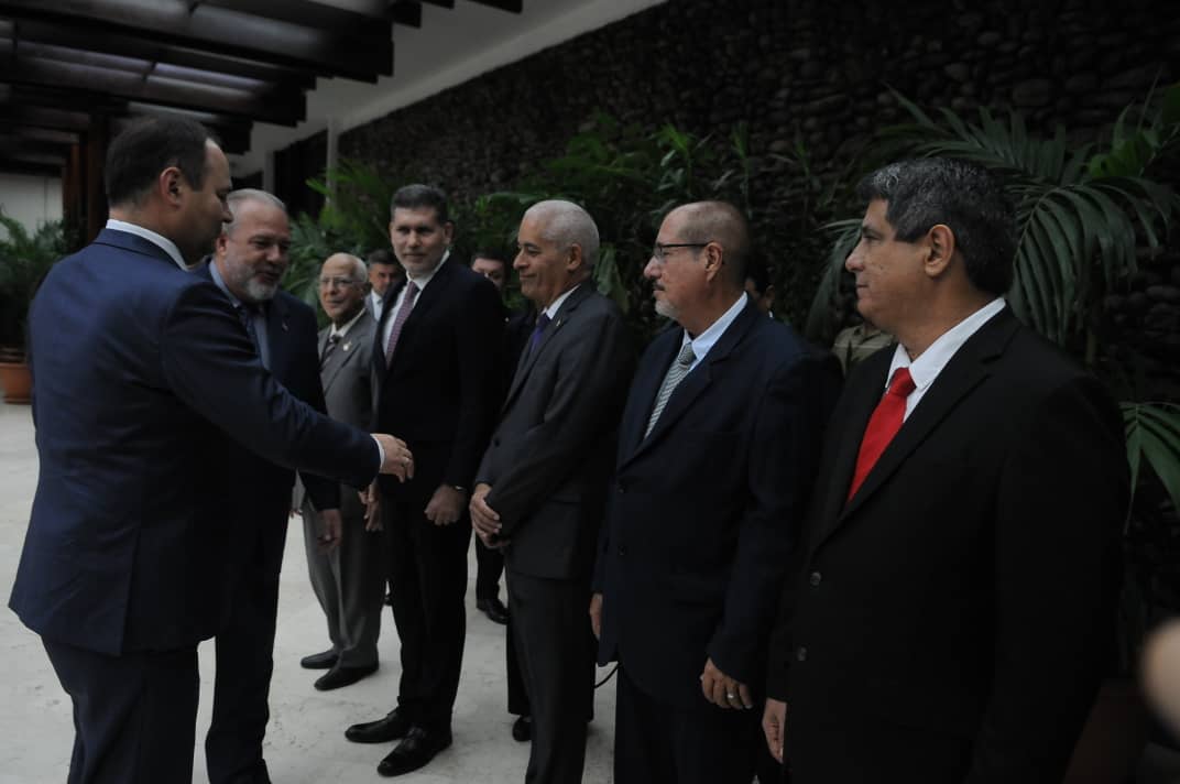 🇨🇺🤝🇧🇾 | El Primer Ministro, <a href="/MMarreroCruz/">Manuel Marrero Cruz</a>, recibió en la tarde de hoy a su homólogo belaruso, Román Golóvchenko, quien realiza una visita oficial a nuestro país.