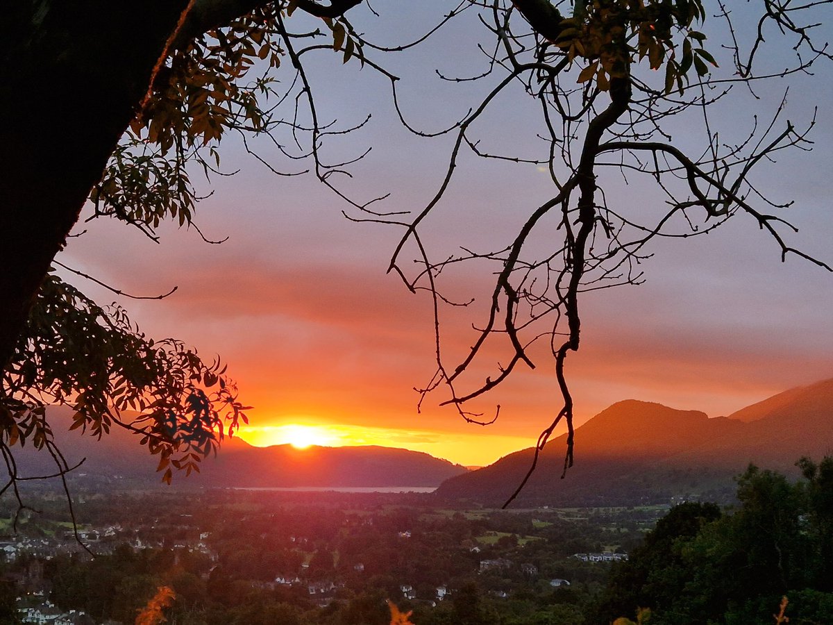 DAOSdofe's tweet image. DAOS Gold. Day 1
A good day on the fells with only a small shower of rain on arrival at camp. The students were then treated to a fantastic sunset this evening