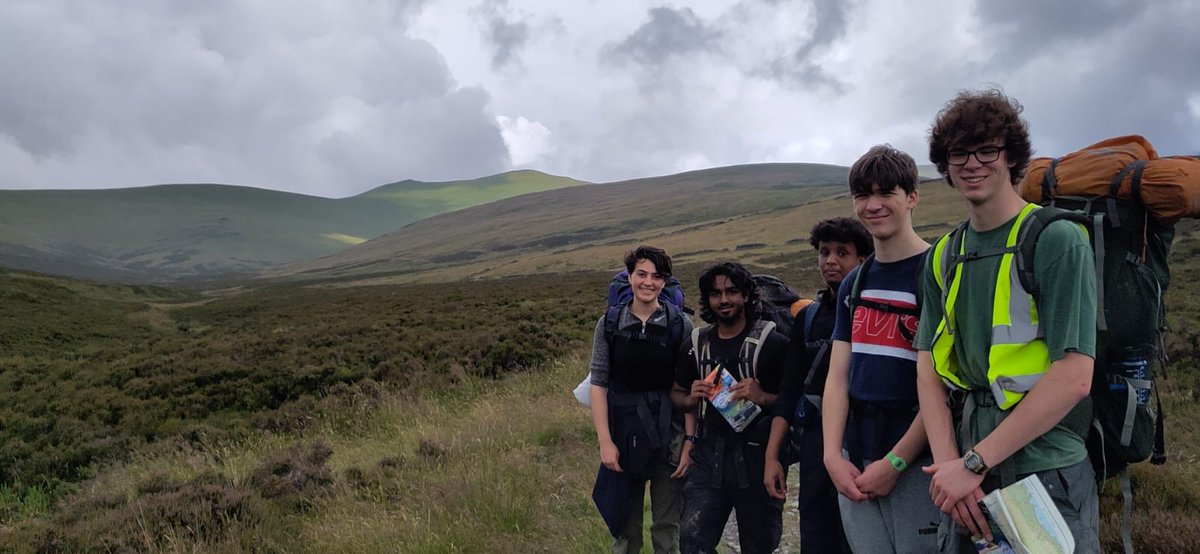 DAOSdofe's tweet image. DAOS Gold. Day 1
A good day on the fells with only a small shower of rain on arrival at camp. The students were then treated to a fantastic sunset this evening