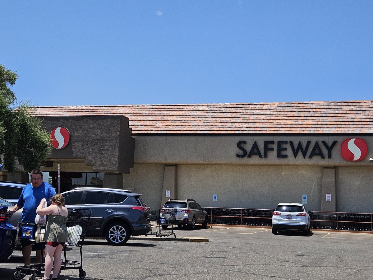 #SunCityWest Sun City West Safeway may be sold #AZNEWSMEDIA

yourvalley.net/sun-city-west-…