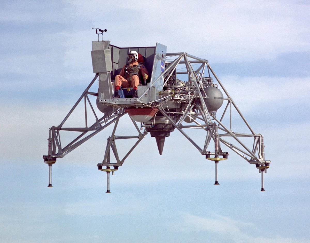 thelanjampod's tweet photo. To practice the Moon landing, Apollo crewmen trained on a contraption called the LLRV aka the flying bed stand. Nothing say pure space age like an astronaut in shades landing this thing.
#nasa #apollo11 #projectapollo #onthisday #otd #spacerace #60s https://t.co/3lQs2JM9YS