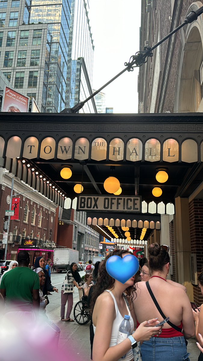shownuubae's tweet photo. im in line with freebies !!
#ACEinNY #ACE_REWINDUS #ACE_US_TOUR #ACEinUS https://t.co/7wkd8iIHtn