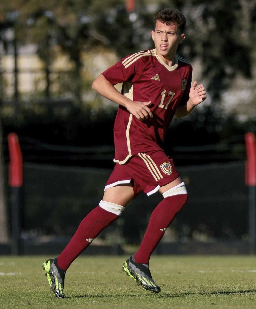 Santos Torrealba (cat. 2007) tiene todo para ser una de las irrupciones del Futve en este Torneo Clausura.

Viene de tener un destacado Canteras de América en Argentina con la Vinotinto Sub-17.

Hoy puso un pase gol exquisito para Antonio Romero, quien no pudo concretar.