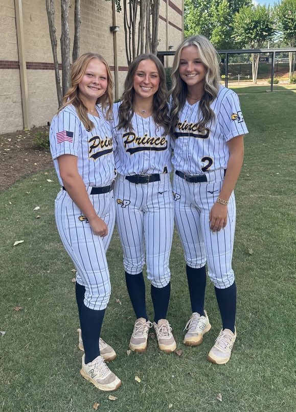 PACSSoftball's tweet photo. 👀 New threads just dropped. Our seniors look good in stripes, don’t you think?!🔥
@Rachel_Biggs10 
@tayylor_thomass 
@AnnaWilliams464 https://t.co/oPqio00Twg